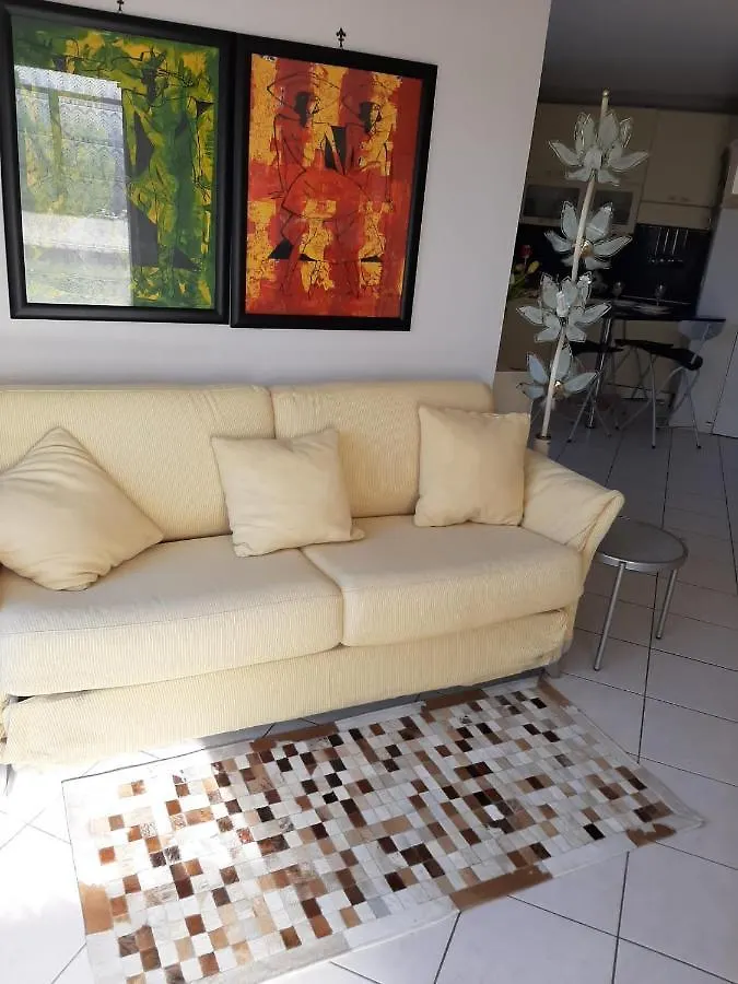 Studio Joli Nice 0*,  France